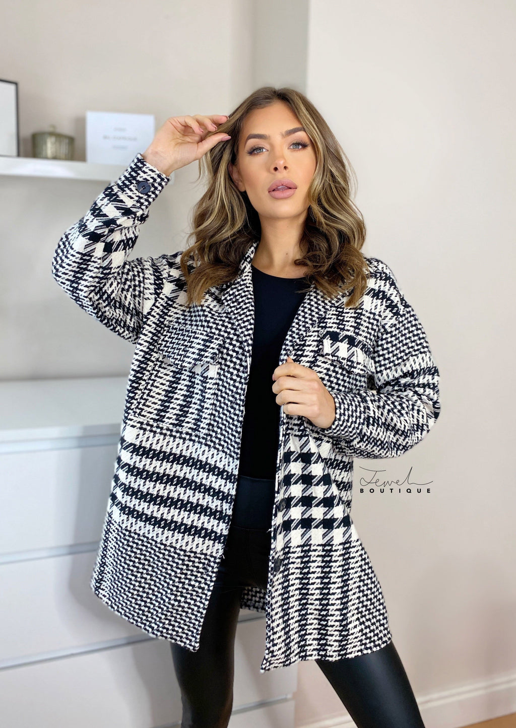 Women's black and white dogtooth print shacket