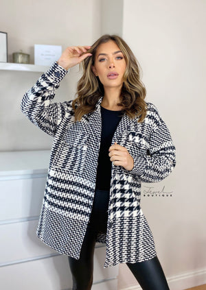 Women's black and white dogtooth print shacket