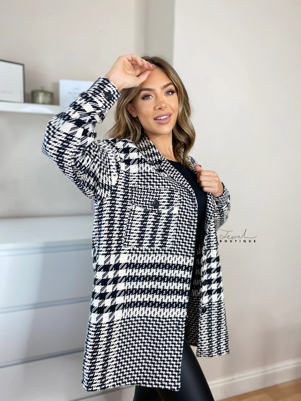 Women's black and white dogtooth print shacket