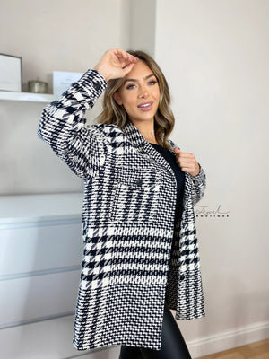 Women's black and white dogtooth print shacket